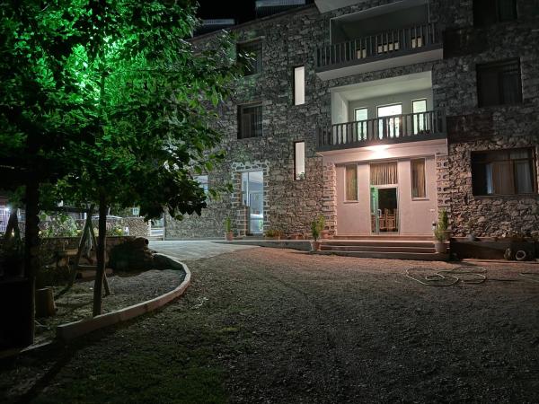 Liga Hotel and Restaurant, Book  Hoteller i Syunik region med parkering, Parkering