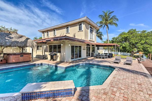 Pompano Beach Villa with Private Pool and Dock!, Book  Broward County hoteller med pool, Swimmingpool