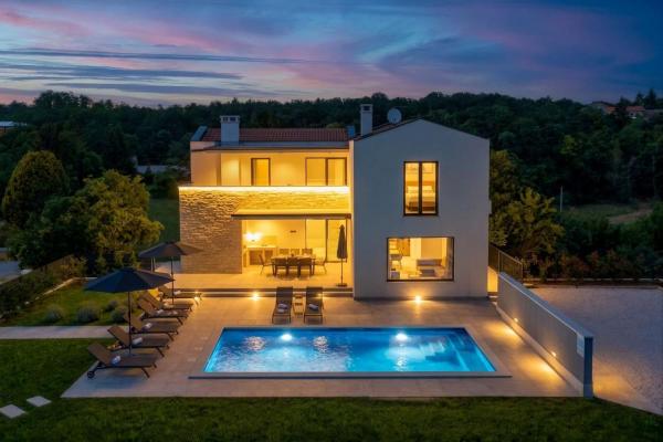 Modern 300m2 Villa - King Beds & Leisure Zone, Book  Tinjan Central Istria