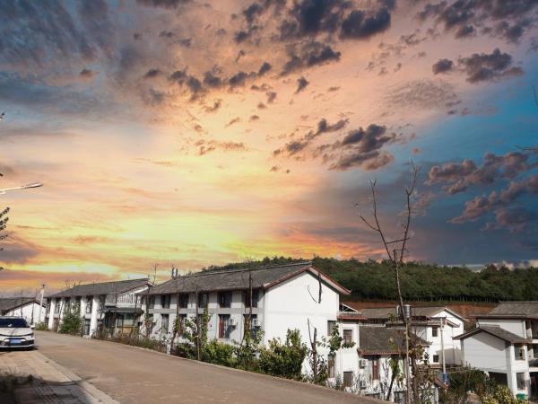红景轩酒店昆明东川红土地景区kunming Hongjingxuan Hotel, Book  Dongchuan Yunnan