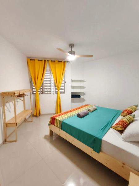 Casa Colibri - Confort et Authentique, à 300m de la plage, Book  Hoteller i Barlavento Islands med parkering, Parkering