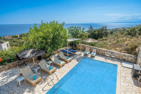 Villa Apollon by Villa Plus, Book  Spathíon 