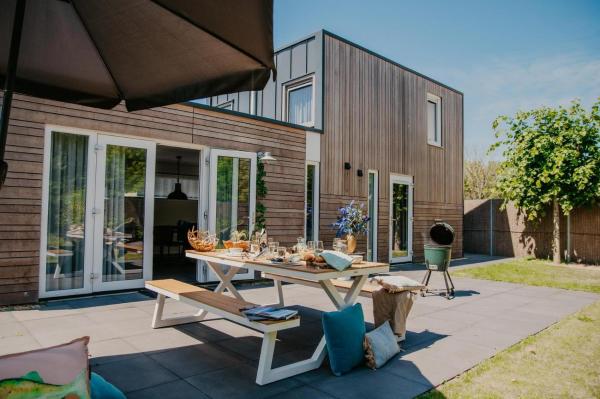 Zindering Renesse, Book  Renesse 