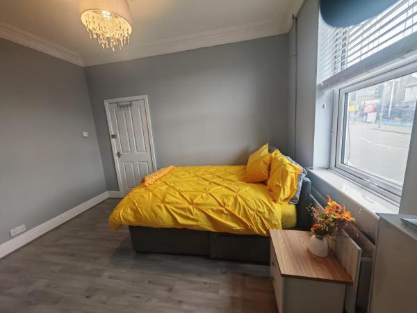 Modern Double Rooms Near Stoke City Centre and Staffordshire Uni, Book  Stoke-on-Trent Staffordshire
