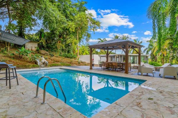 Unique Rainforest Villa, Pool Modern Comforts, Book  Rio Grande 