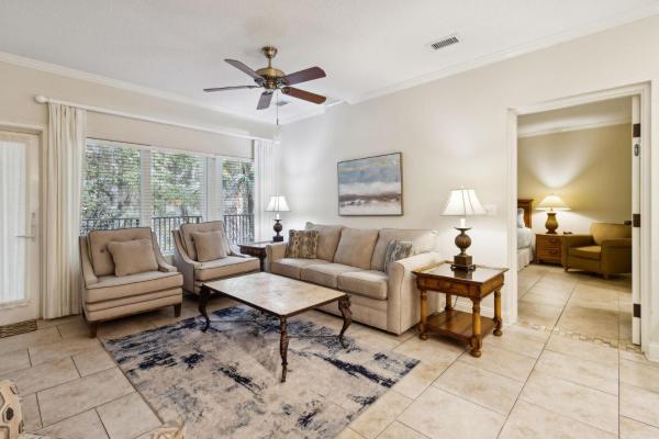 2519 Tennis Villas King Suite, Book  Franklintown Florida