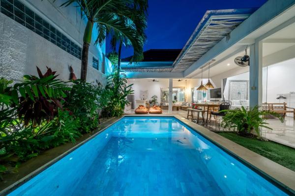 Villa GR888 - Central Seminyak 3BR Pool Villa - Walk to Beach and Eat Street, Book  Seminyak Badung