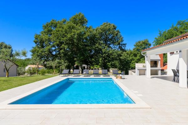 Villa Piljan by Istrialux, Book  Bokordići Istrien