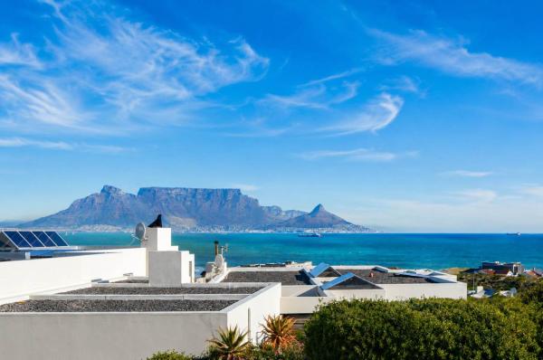 3 Bedroom Villa with Ocean and Mountain Views, Book  Big Bay Table Bay