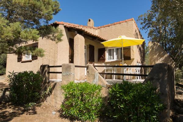 Villa Cala Rossa 45M2 4-5 pers Rondinara Bonifacio, Book  Hoteller i Korsika med parkering, Parkering