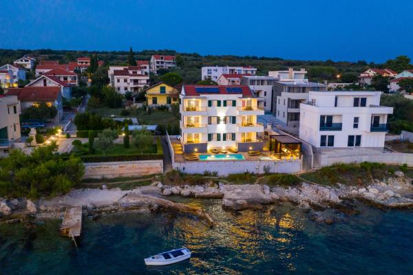 Villa Kozino, Book  Hoteller i Zadar County med pool, Swimmingpool