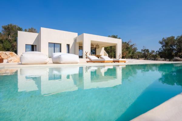 Casaluce, design Villa with Pool in Ostuni, Book  Valle d'Itria hoteller med parkering, Parkering