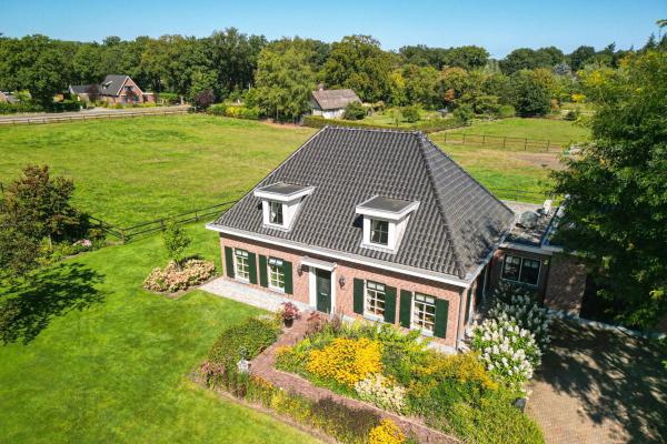 Landgoed Steenbergen, Book  Hellendoorn 