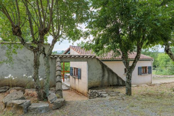 Gîte Olivier 1 - Village De Gîtes, Book  Rhône-Alps hoteller med pool, Swimmingpool
