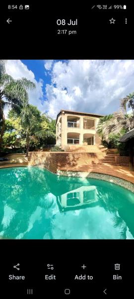 Villa La Maison, Book  Garsfontein 