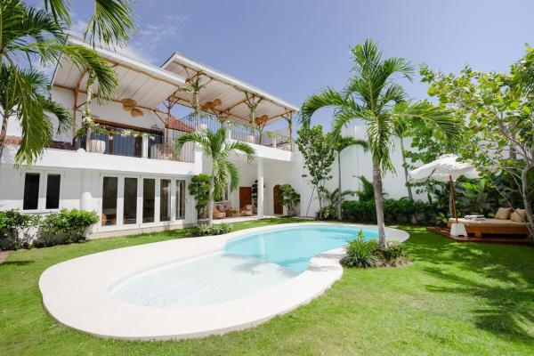Luxurious & Bespoke Upscale 3BR Villa in Canggu, Book  Badung hoteller med pool, Swimmingpool