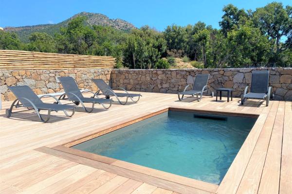 Villa Oliu Di Santa Lucia, Book  Korsika hoteller med parkering, Parkering