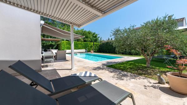 La Villa, Residence privee du Val Baussenc, Book  Paradou Alpilles