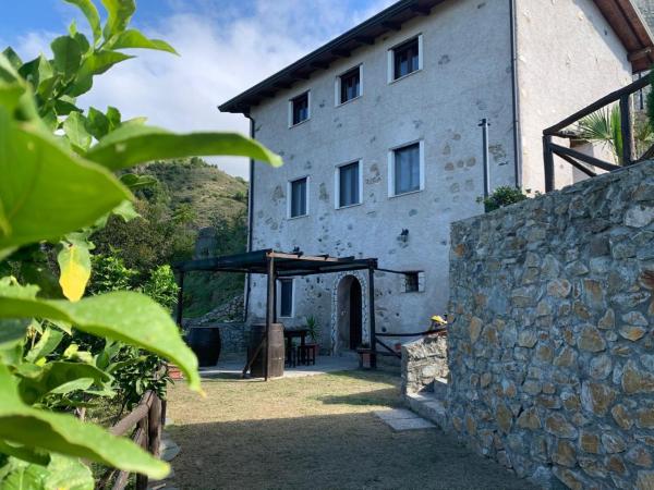 Il Muraglio, Book  Belmonte Calabro Calabrien