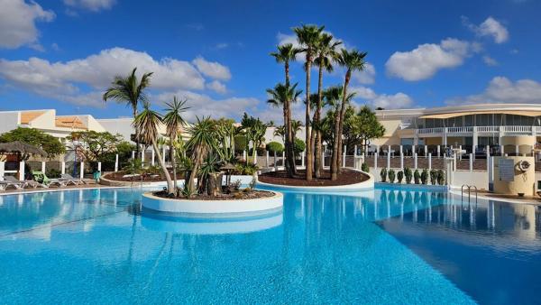 Atlantic Villa Erica - The Palms - 4 Pools & Garden - Golf del Sur, Book  Tenerife hoteller med pool, Swimmingpool
