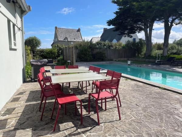 Villa spacieuse avec piscine à Plounéour-Brignogan, Book  Bretagne hoteller med pool, Swimmingpool