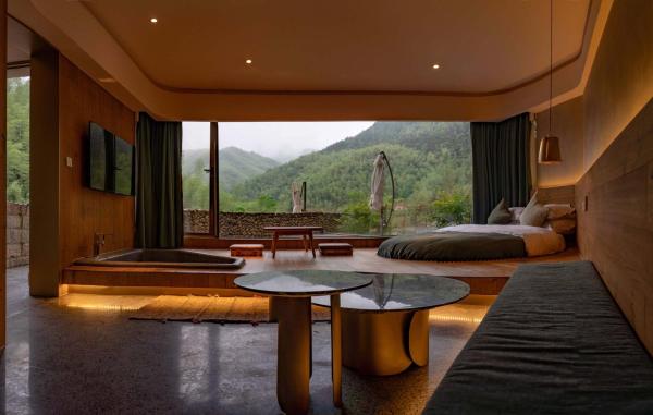 Tonglu TianKong MiLing Homestay, Book  Shanyinling hoteller med pool, Swimmingpool
