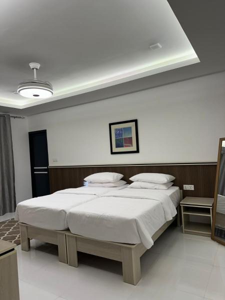 Fovahi Shark View Inn, Book  Gnaviyani Atoll hoteller med parkering, Parkering