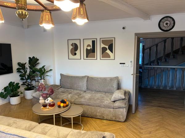Apartamenty PRALINA, Book  Podkarpackie hoteller med parkering, Parkering