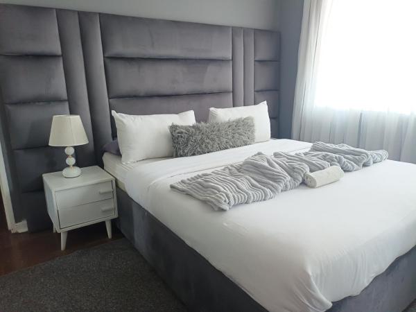 KHAHILIGI Guest House, Book  Gauteng hoteller med parkering, Parkering