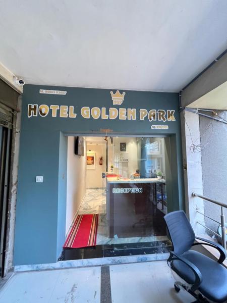 Hotel Golden Park, Book   