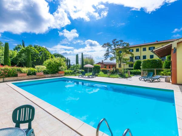 Villa Villa Elena-2 by Interhome, Book  Le Vedute hoteller med pool, Swimmingpool
