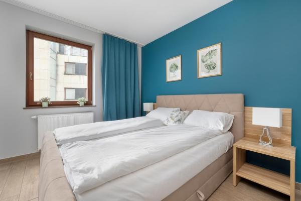 Air Conditioned Studios in Wrocław Center with Parking by Noclegi Renters, Book  Lower Silesia hoteller med parkering, Parkering