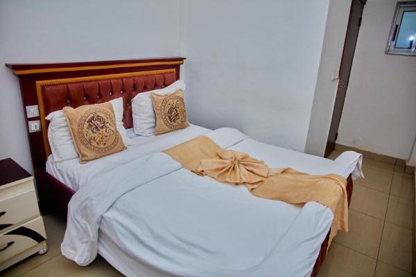 hotel samba, Book  Douala Wouri
