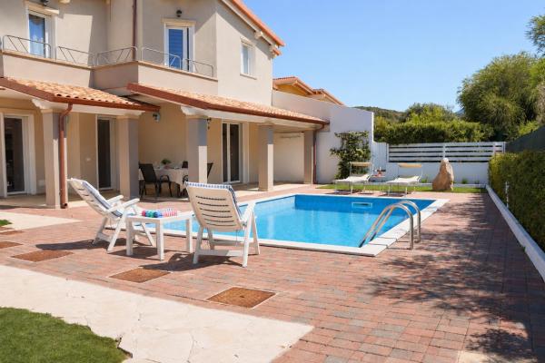 Nura e Mar Apartments Sardinia, Book Lejlighed Hoteller i Solanas med pool, Swimmingpool