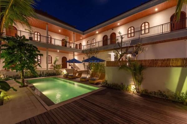 Casa Del Canggu Villa 23 - 9 bedroom, Book  Pererenan Bali