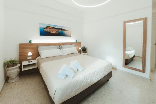 Verga 16 Deluxe Cefalu Apartments, Book Lejlighed Sicilien hoteller med parkering, Parkering