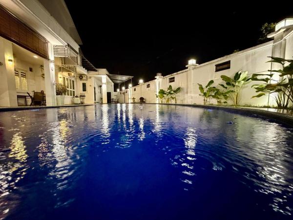 Botani Pool Villa 5R4B 14pax Karaoke BBq, Book  Perak hoteller med pool, Swimmingpool