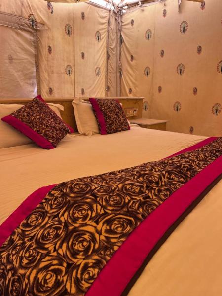Rangilo Desert camp, Book  Rajasthan hoteller med parkering, Parkering