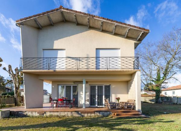 Villa Amistad - centre - parking - jardin - lave linge et vaisselle, Book  Mont-de-Marsan Landes