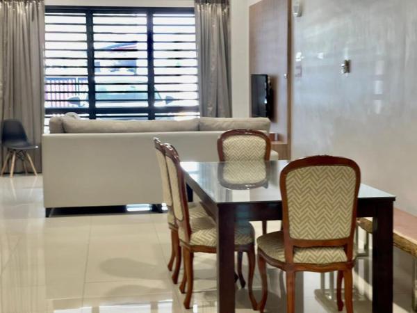 Cozy Double-storey House 4R4BR, Book  Kuantan Pahang