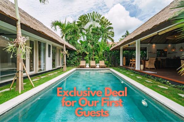 Tropical 4BR Villa in Quiet Babakan Near Berawa, Book  Dalung hoteller med pool, Swimmingpool