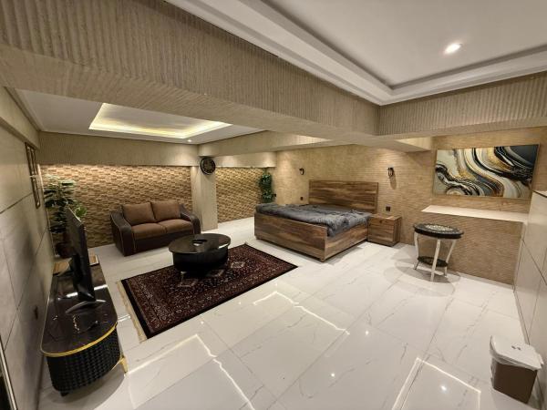 But Tourist Inn Hotel Murree, Book  Hoteller i Punjab Region med parkering, Parkering
