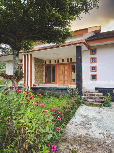 Villa Restu 5 Cozy 2BR Mountain View in Puncak, Book  Paragajen West Java