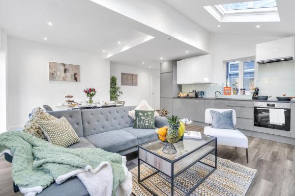 Comfortable & Deluxe 2 Bedroom Flat in Hendon, Book  The Hyde London og omegn