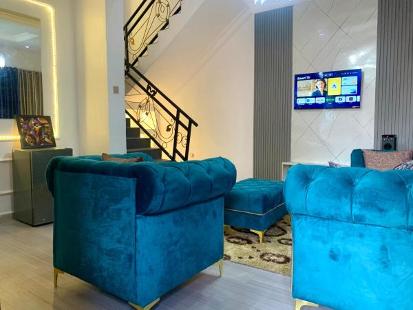 Reagal Apartments, WMachine, WiFi, 13 mins DRV from Ikeja, OPIC ESTATE, Book Lejlighed Agege Lagos