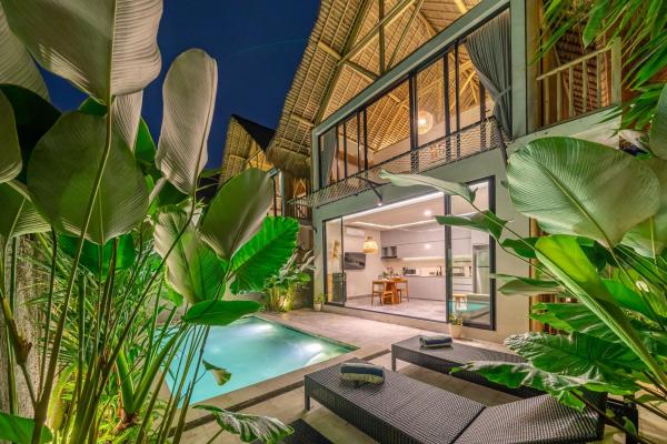 Tropical Hideaway - 1BR Villa with Epic Ricefield Views and Pool, Book  Ubud Gianyar