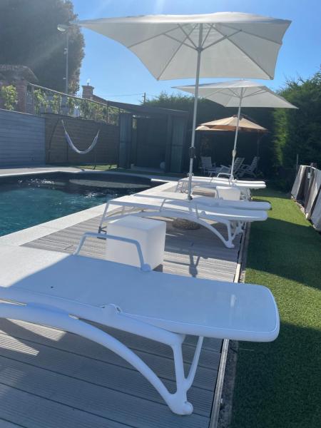 Villa Lilli Beta Bella Appartamento Verde comfort inclusivo design senza barriere, Book  Neive hoteller med pool, Swimmingpool