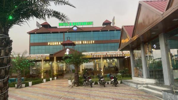 pushkar mountain vallay, Book  Rajasthan hoteller med pool, Swimmingpool