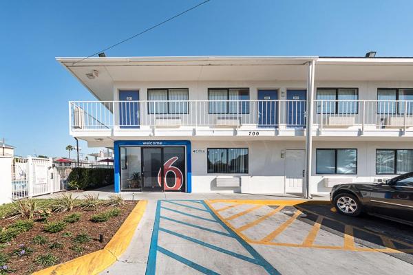 Motel 6, Book Motel McAllen Texas