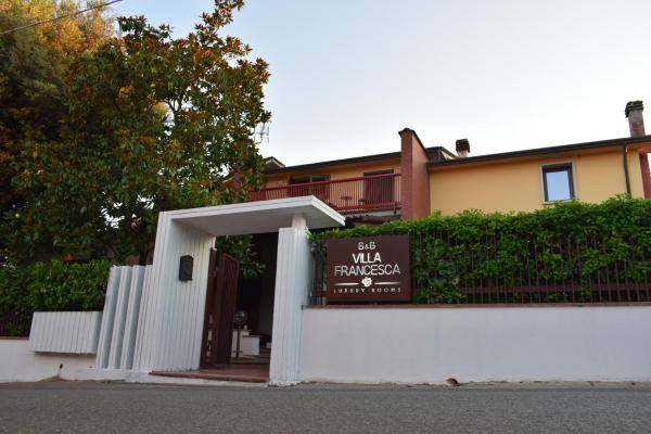 Villa Francesca Luxury Rooms, Book  San Demetrio Corone 